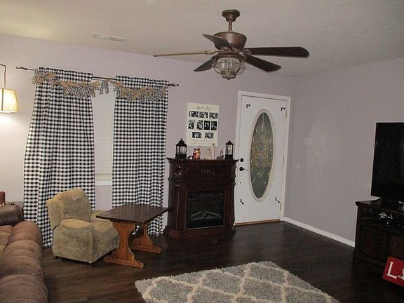 2nd image of 106 Waterford Ln