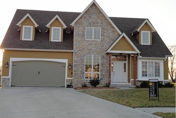 1st image of 707 Clubhouse Dr