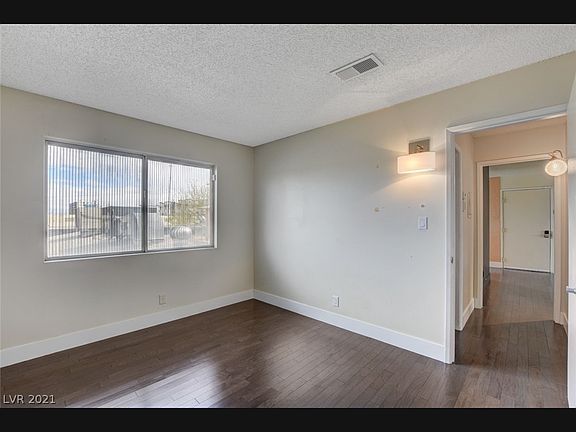 3rd image of 3841 Daisy St APT 20