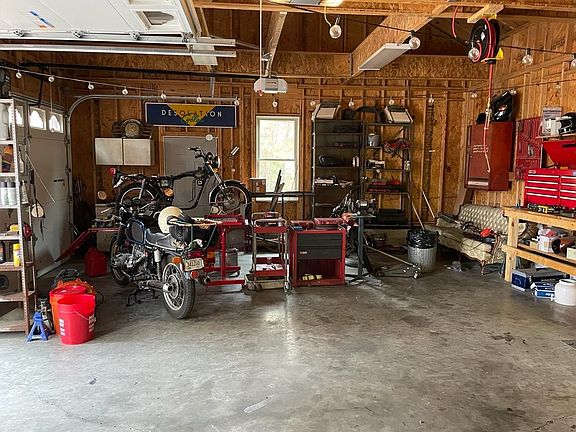 2nd image of 7915 Ridgewood Rd