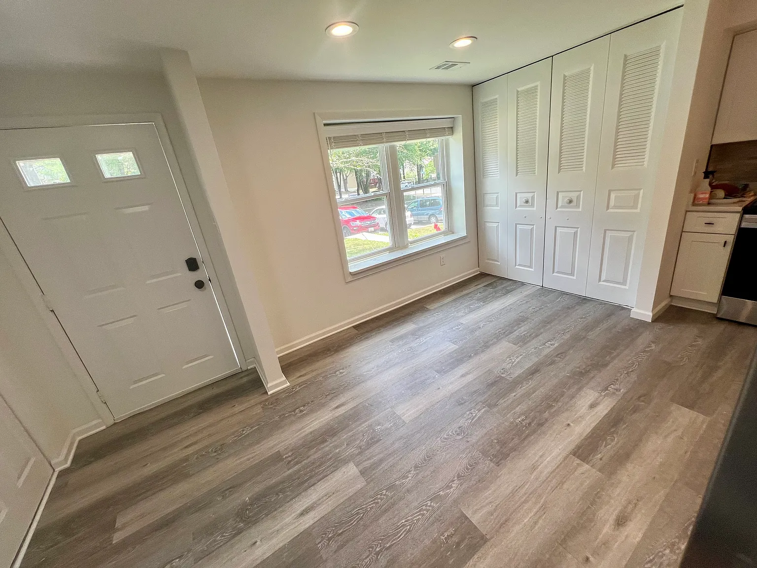 3 bed, 2.5 bath, 1220 sqft, $2,600 — Photo 4