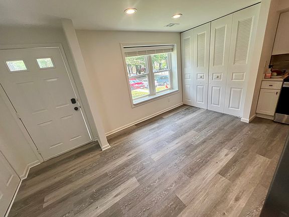 4th image of 10597 Delfield Ct