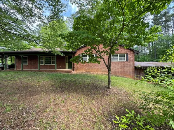 6605 Harrell Dr, Pfafftown, NC 27040