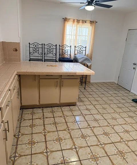 KITCHEN BREAKFAST AREA