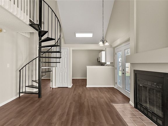 5th image of 2828 Robinwood Ln