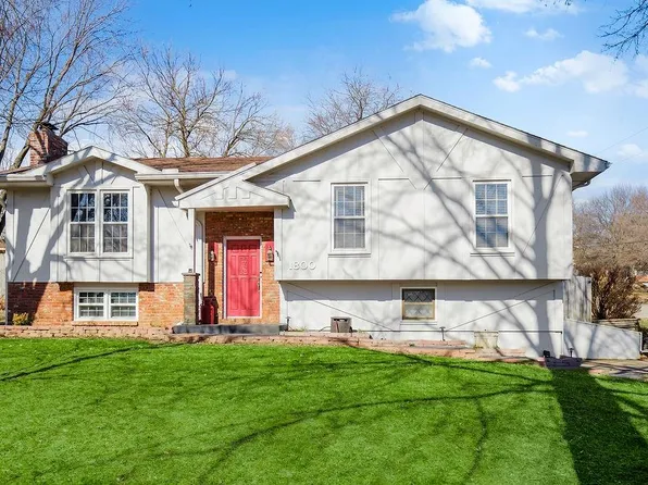 1800 Thornton St, Leavenworth, KS 66048