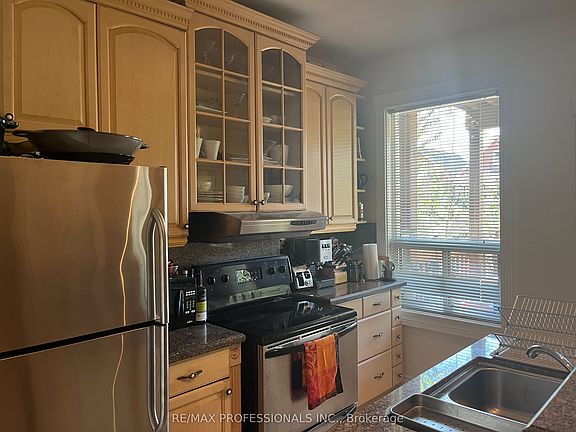 5th image of 282 Keele St