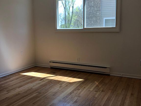 3rd image of 309 Wilshire Dr APT 2