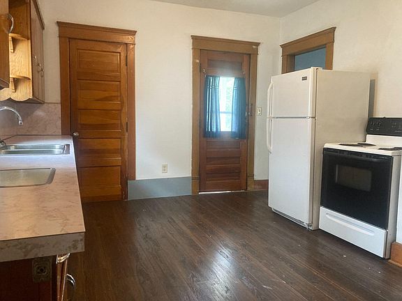 2nd image of 303 W Oak St #1