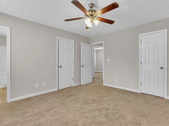 3rd image of 910 S Indian Creek Dr