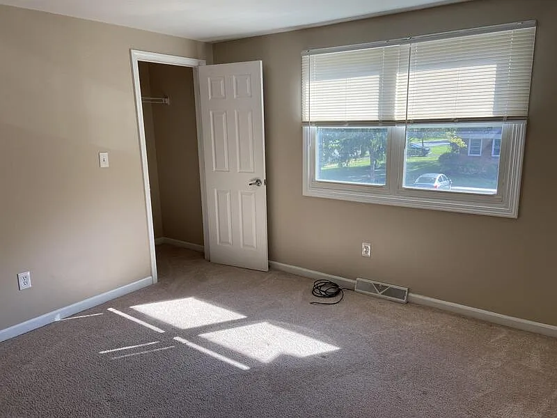2 bed, 1.5 bath, 1065 sqft, $1,600 — Photo 3