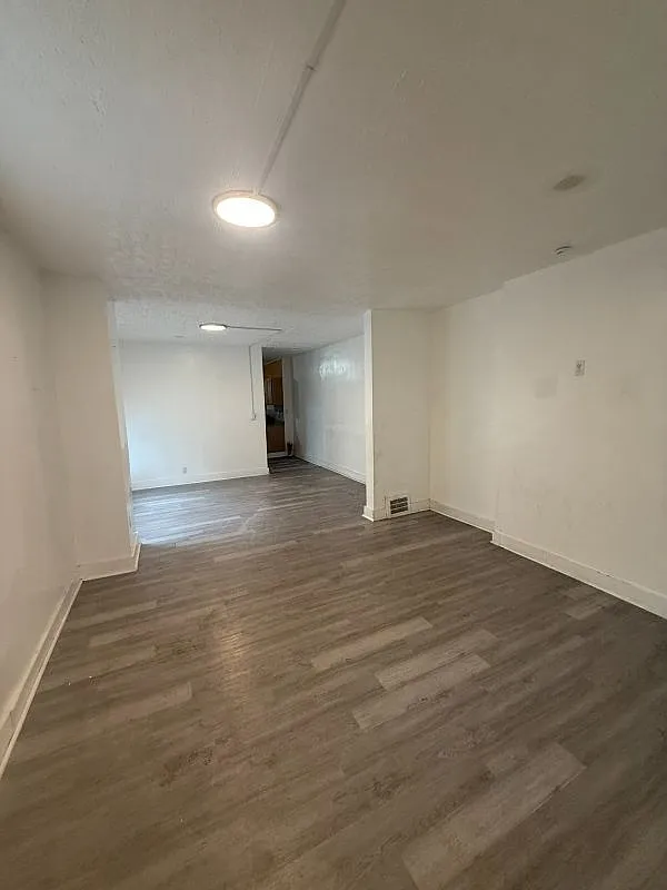 5 bed, 3.0 bath, 1427 sqft, $1,300 — Photo 4