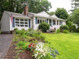 21 Thomas Rd, Lynnfield, MA 01940