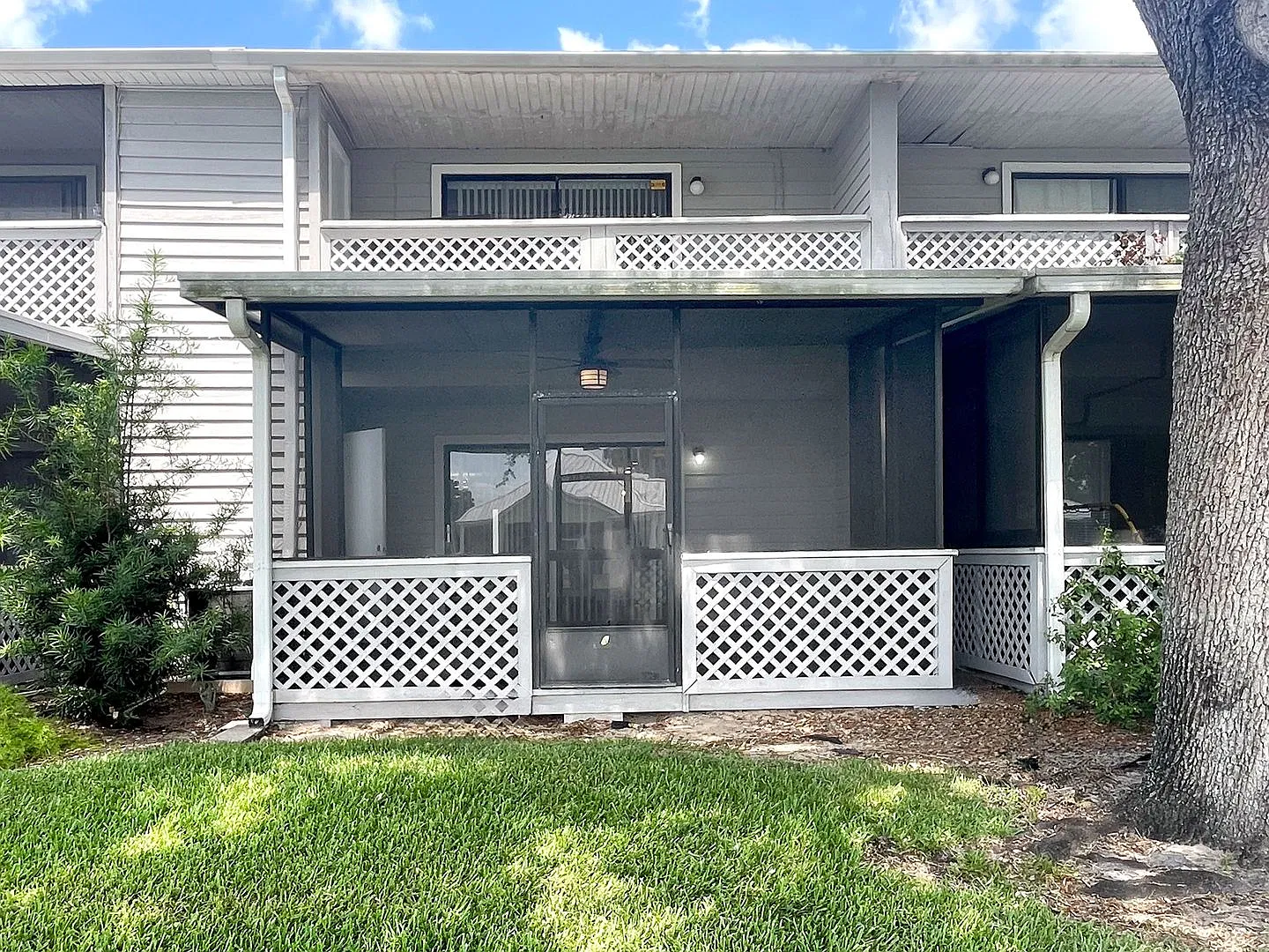 Cozy Three-Bedroom Townhome available in Winter Haven — Photo 2