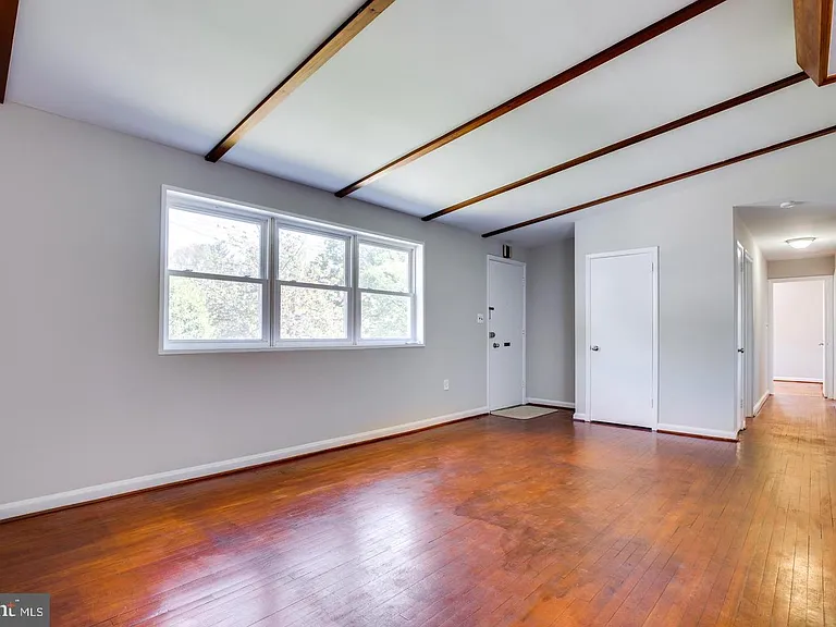 502 N Mansfield St — Photo 3
