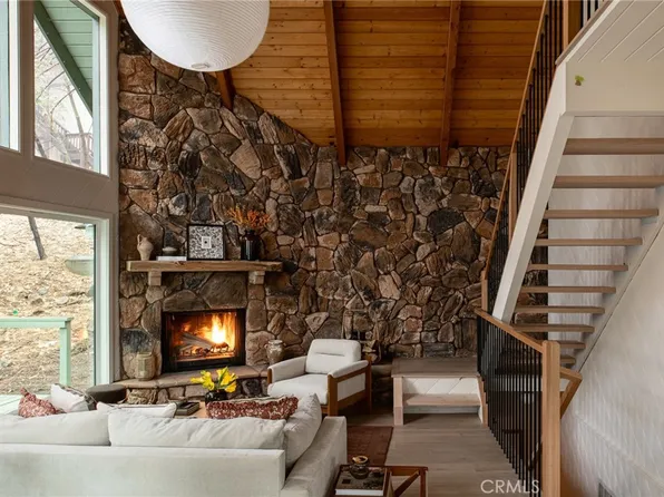 28443 Altamont Ct, Lake Arrowhead, CA 92352