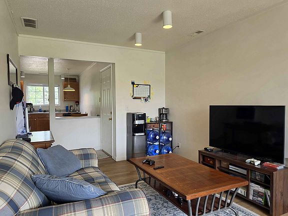 4th image of 1203 Wesley Ave #210