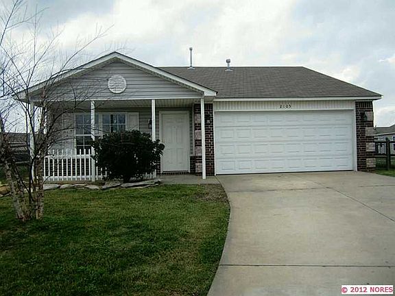 3rd image of 2105 Greenbrier Cir