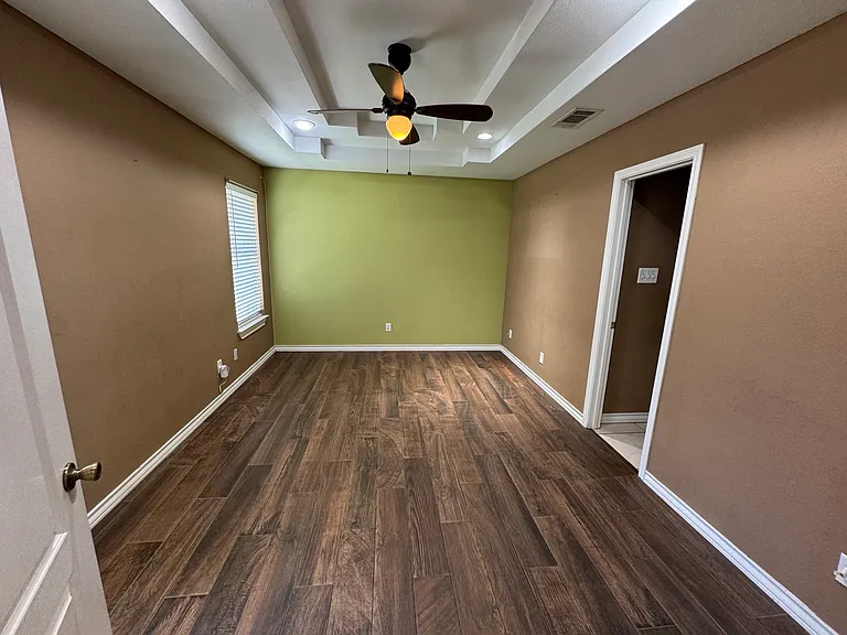 400 W Dengar Ave — Photo 6