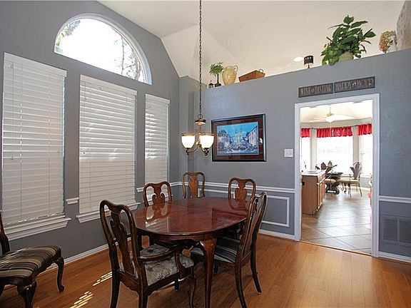 5th image of 2836 Pond Wood Dr