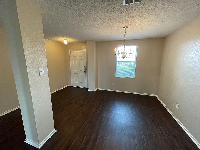 2912 Crimson Clover Dr — Photo 16