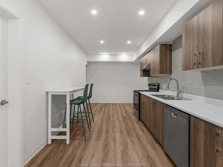 185 Randolph Pl — Photo 6