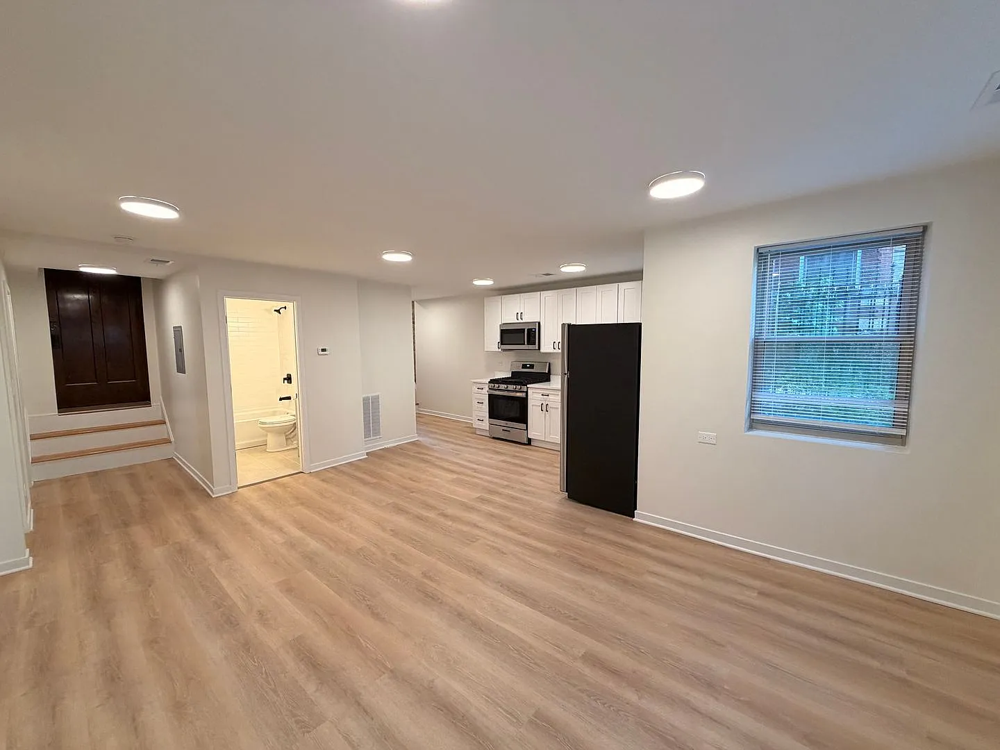 2 bed, 775 sqft, $1,825 — Photo 2