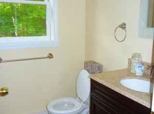 10 Lake Ave #D, Derry, NH 03038