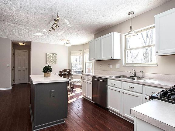 4th image of 7855 Priestley Dr