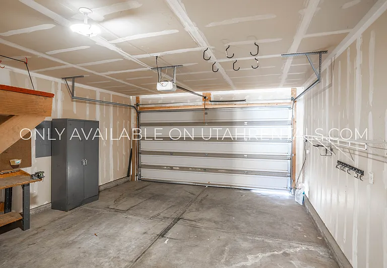 215 S 1050 W — Photo 28