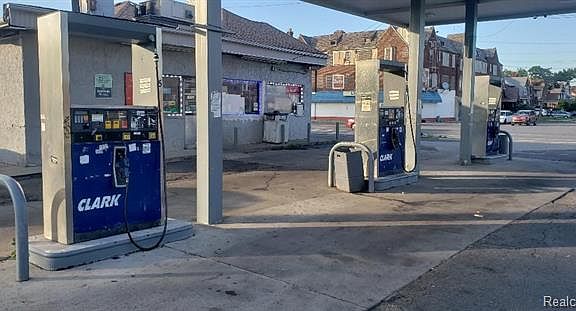 4th image of 11301 Dexter Ave