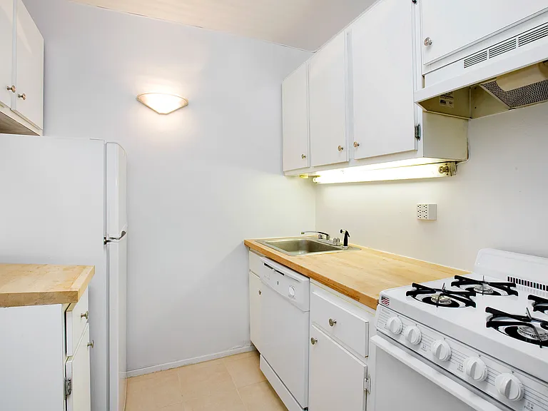 10 Christopher St #7B — Photo 3
