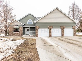 2800 30th St S, Moorhead, MN 56560