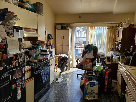 3rd image of 380 Thrift St