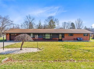 2114 Clear View Dr, Bellbrook, OH