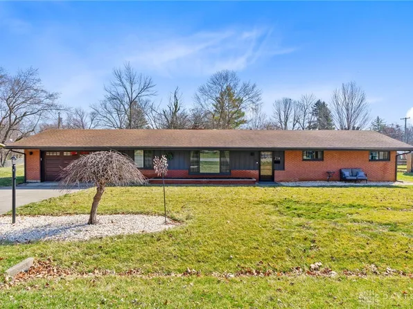 2114 Clear View Dr, Bellbrook, OH 45305