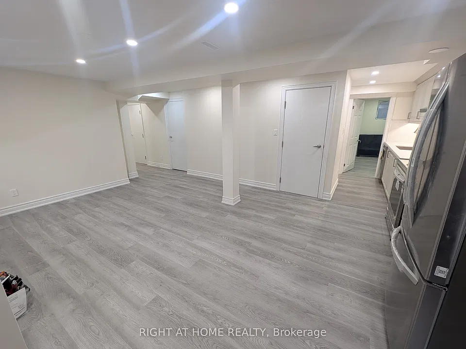 8 Mantell Cres #BASEMENT
