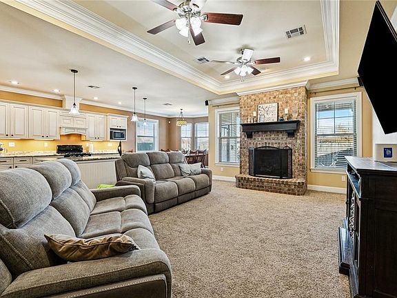 3rd image of 3217 Lyndell Dr