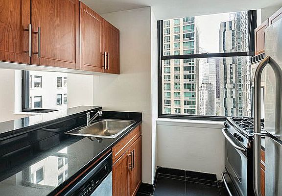 4th image of 100 Maiden Ln APT 512