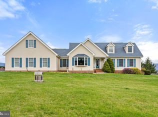158 Manor Hill Dr, Toms Brook, VA 22660
