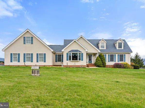 158 Manor Hill Dr, Toms Brook, VA 22660