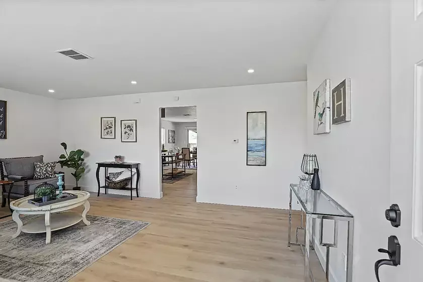 1580 Griffith Pl — Photo 4