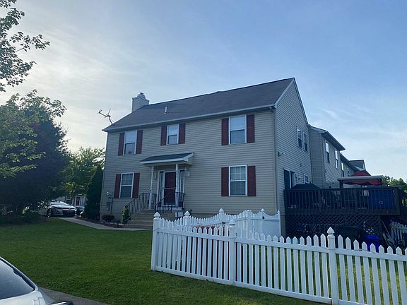 2nd image of 975 Ramblewood Ln