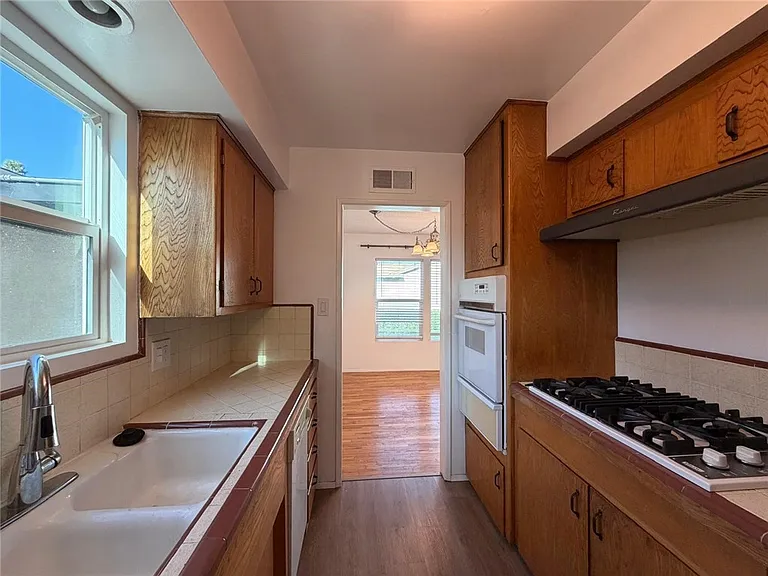 5937 Sultana Ave — Photo 6