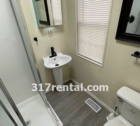 5th image of 1313 W Sumner Ave