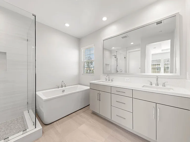 585 Patten Ave — Photo 15