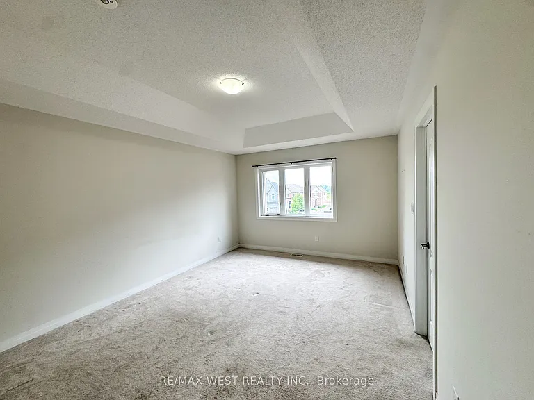 186 Parkinson Cres — Photo 7