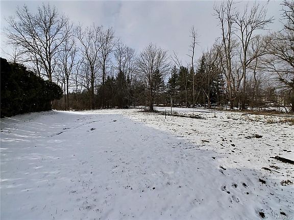4th image of 366 Mill St