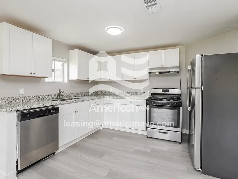 1428648_003_kitchen_4.jpg