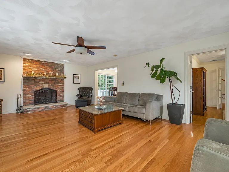 8 Hemlock Ln — Photo 16
